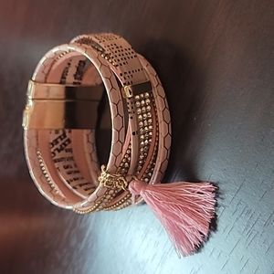 Statement bracelet with little tassel as charm ✨️.
